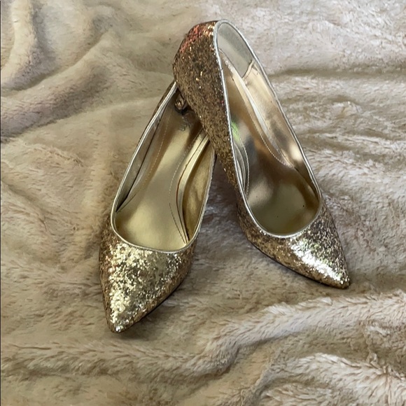 K&M Gold sparkle 3โ Heels, Size 6B, Like New ๐๐ - Picture 3 of 10